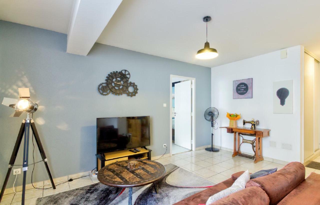 Le Contemporain Apartamento Montbéliard Exterior foto
